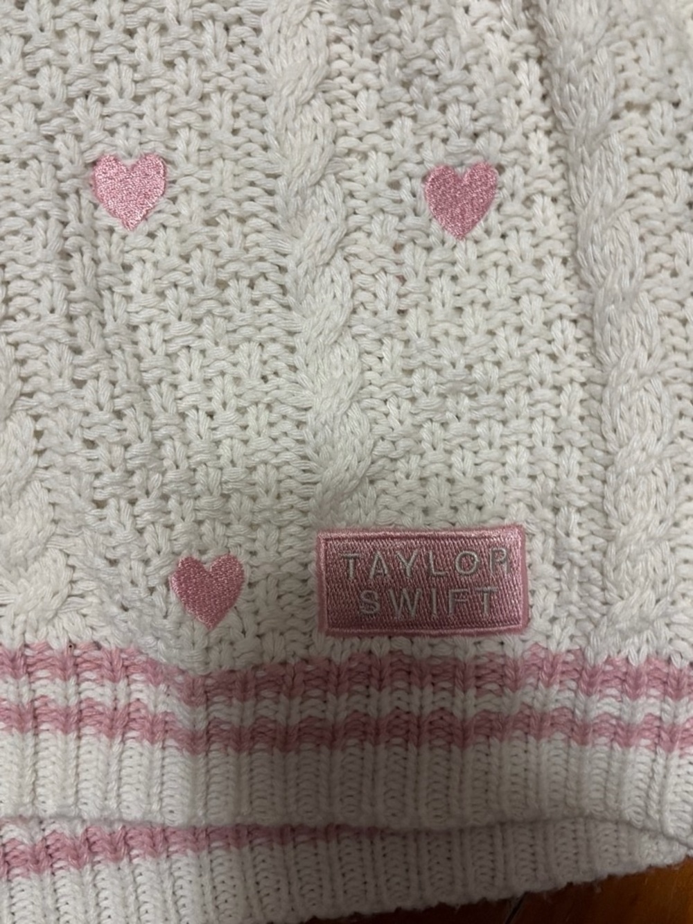 Taylor swift Cream Cable-Knit Cardigan with Pink Hearts from lover era brand new - Picture 2 of 4